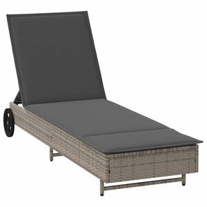 vidaXL Ligbed met wielen en kussen poly rattan grijs